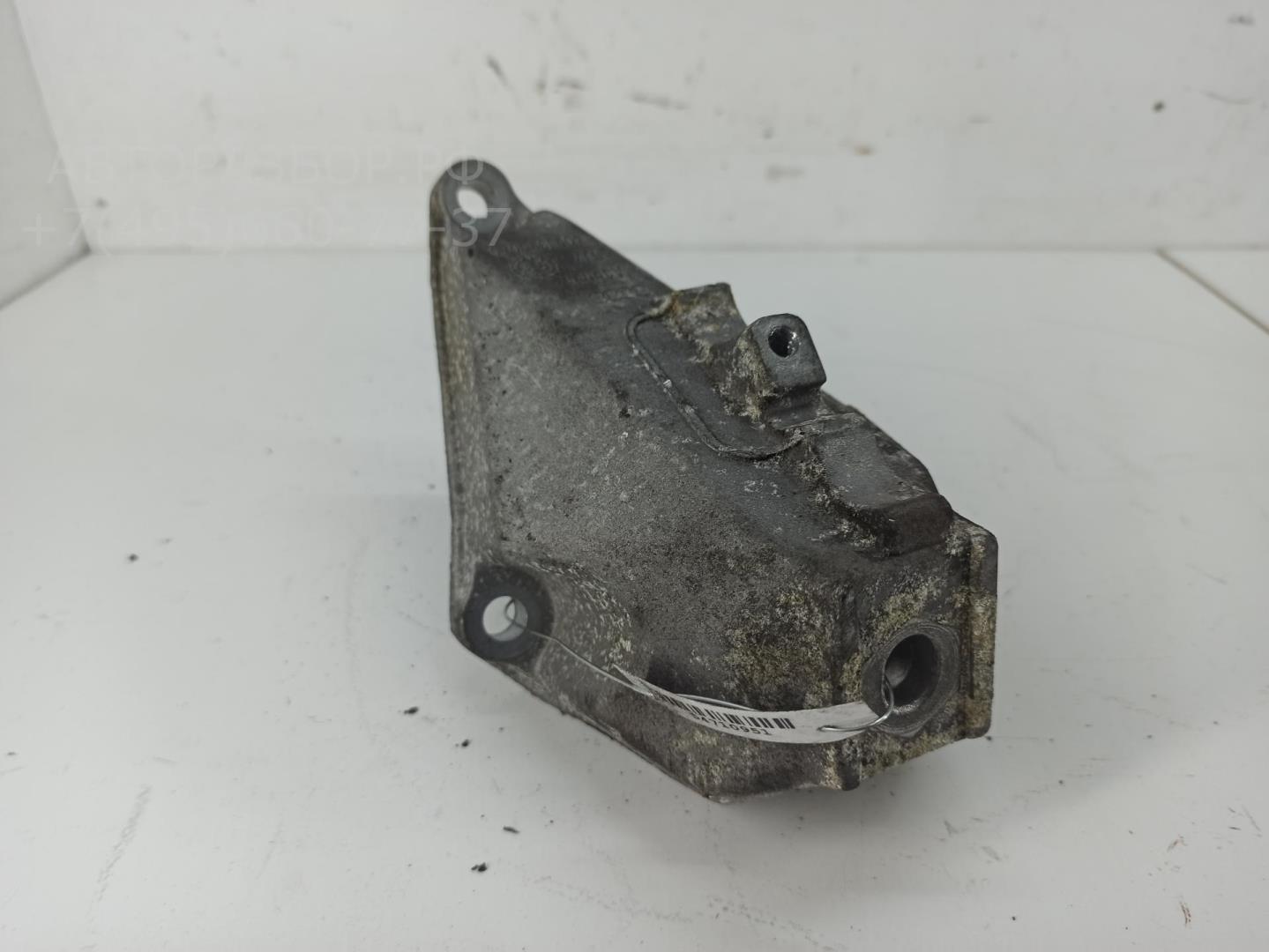 Кронштейн двигателя левый