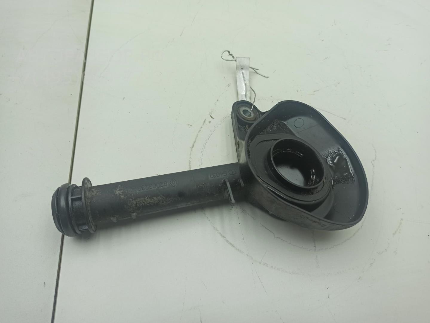 Маслозаливная горловина