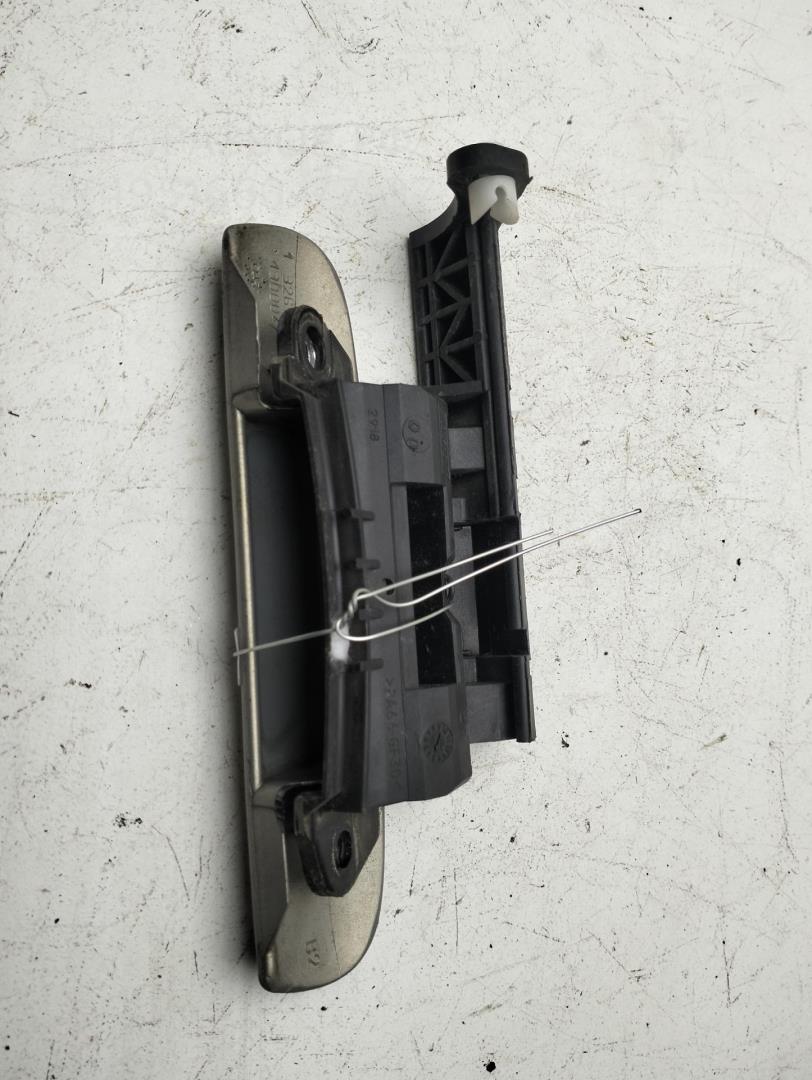 Ручка двери передней наружная левая