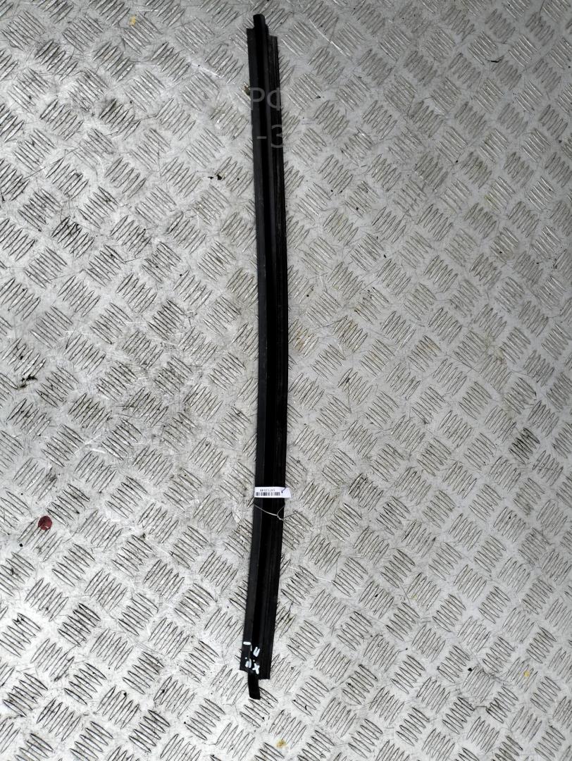 Накладка стекла переднего левого