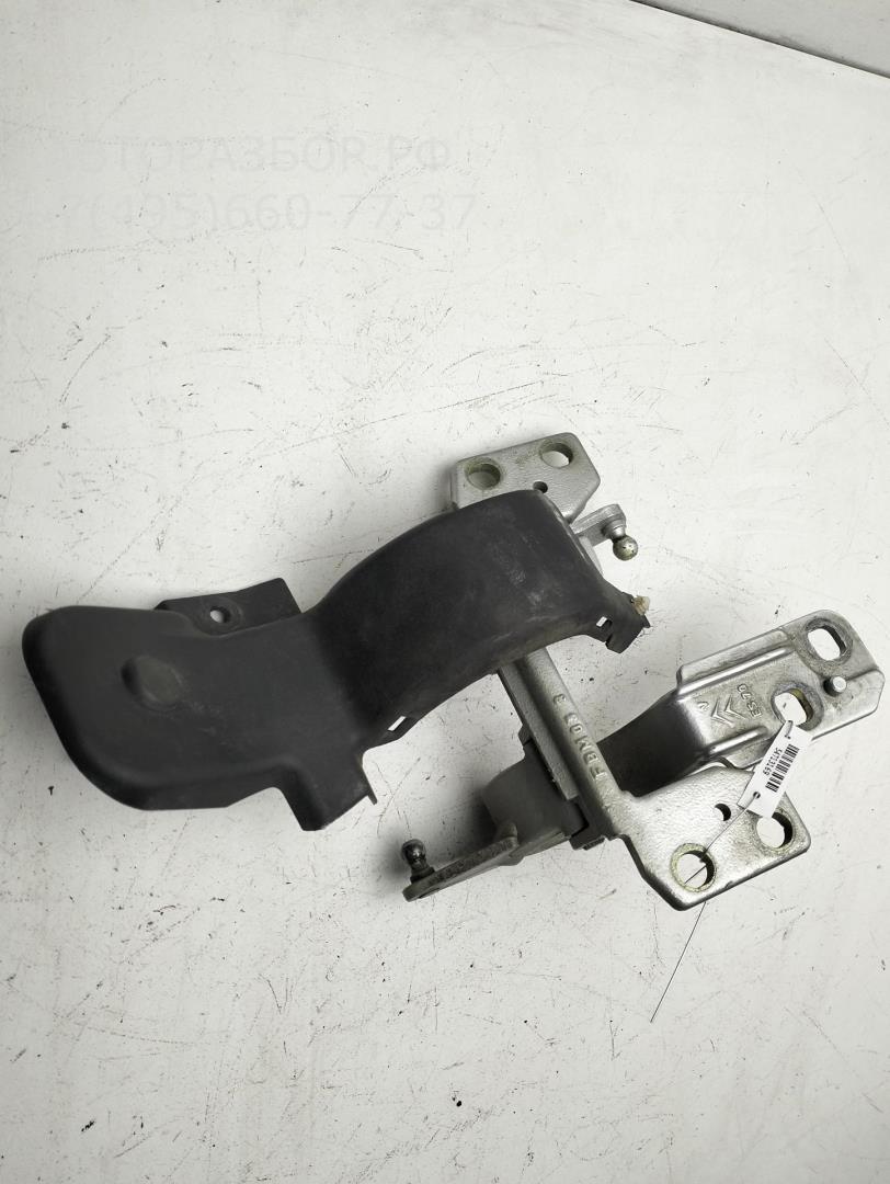 Петля крышки багажника