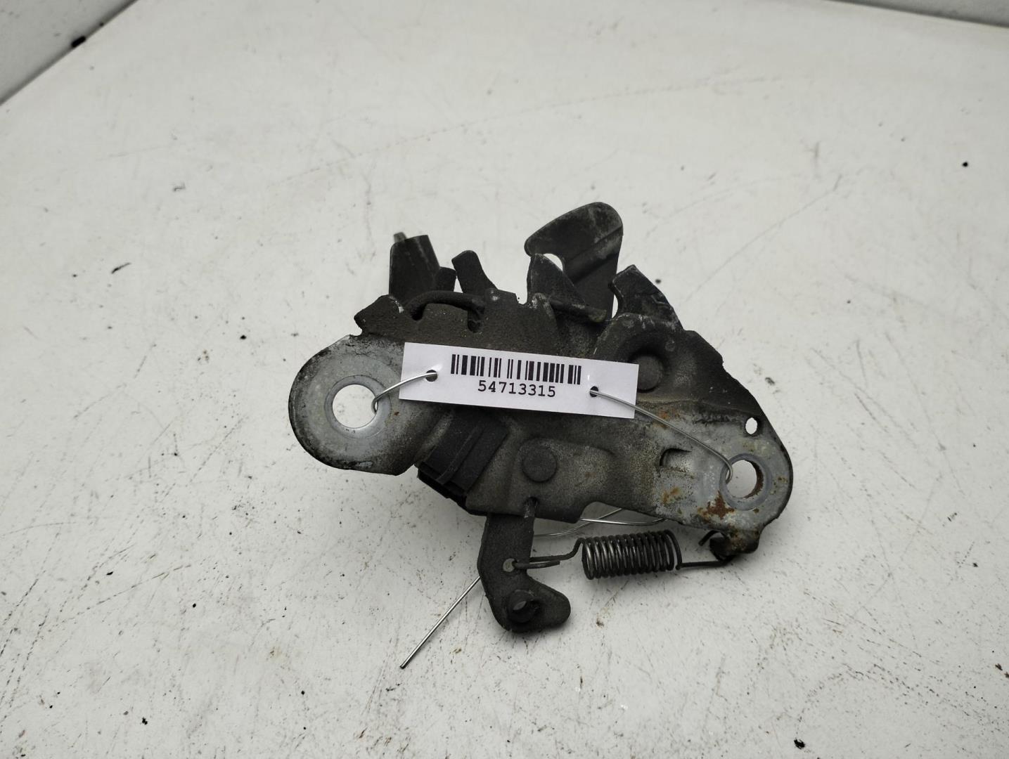 Замок капота