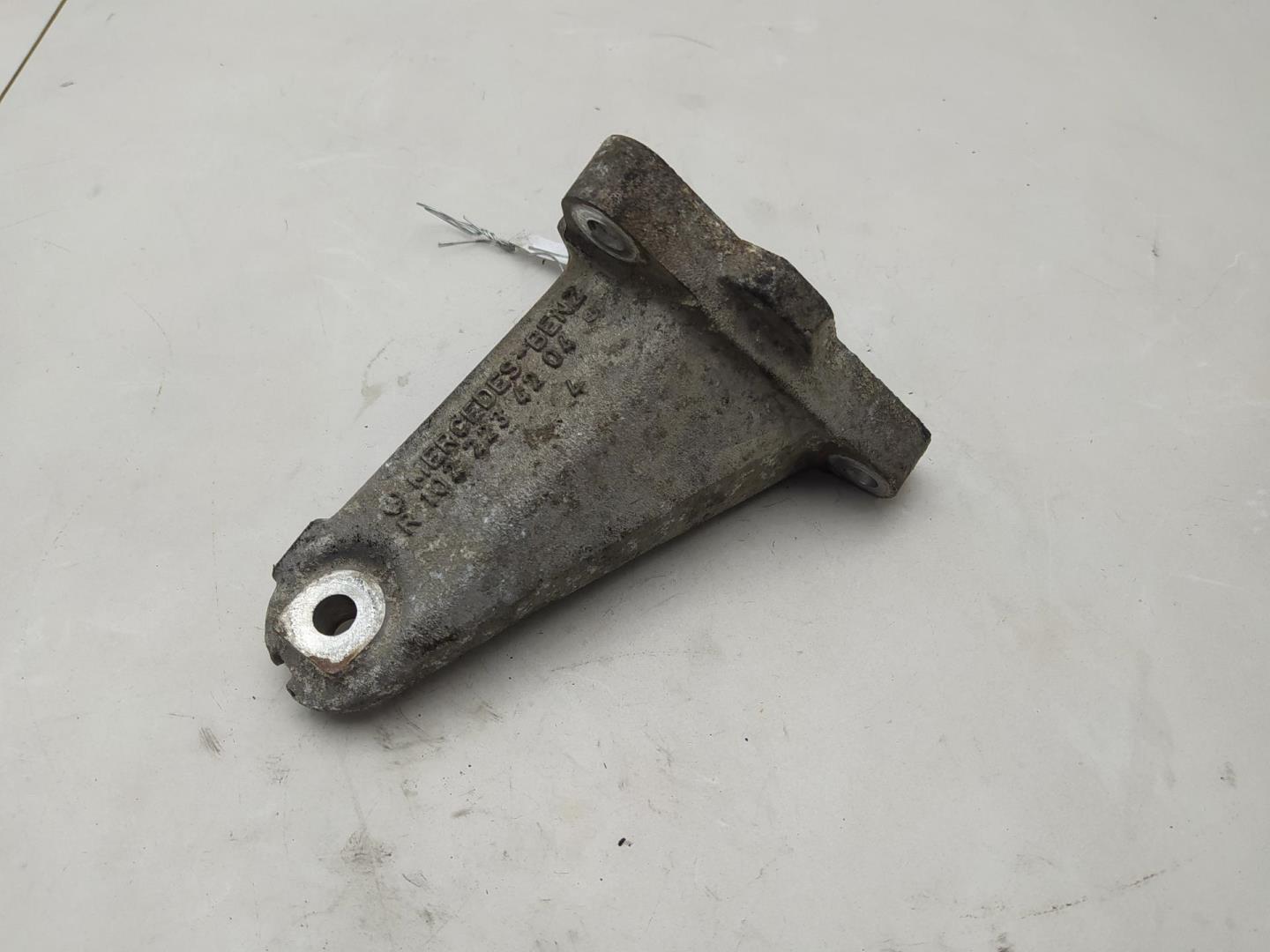 Кронштейн двигателя правый