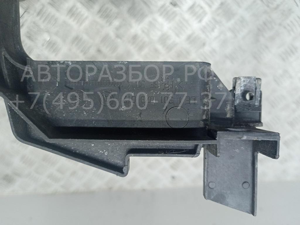 Крепеж фары