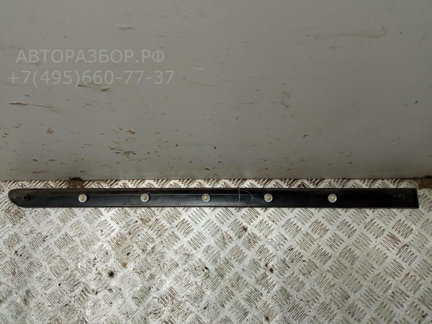 Молдинг двери передней левой