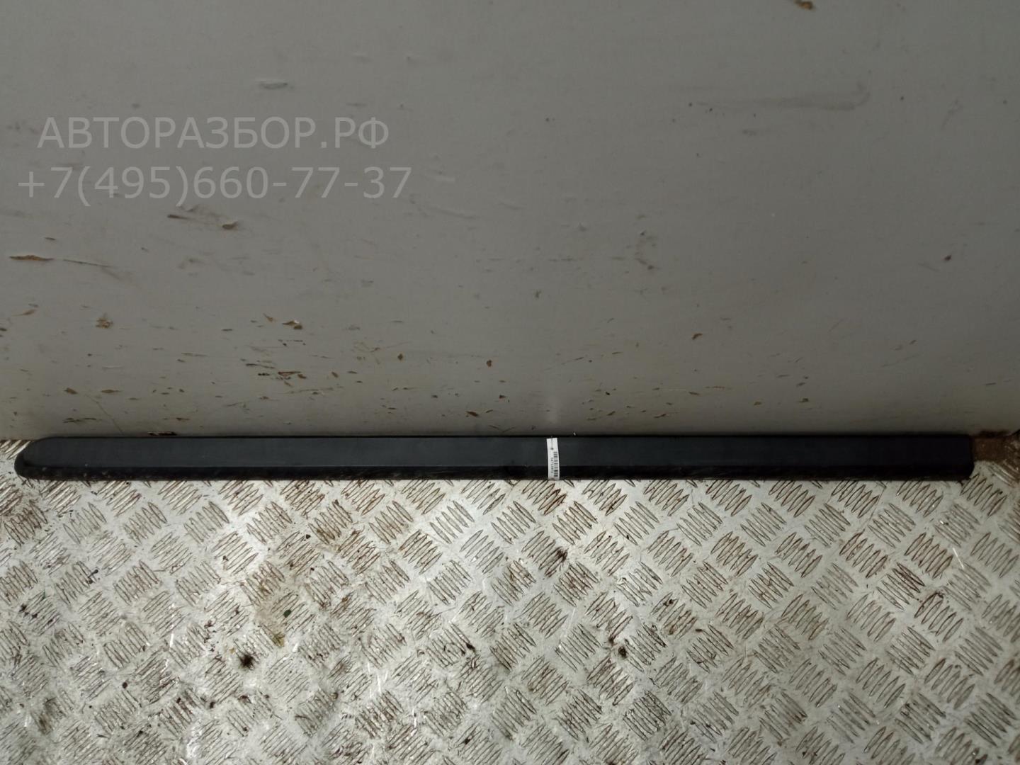 Молдинг двери передней левой