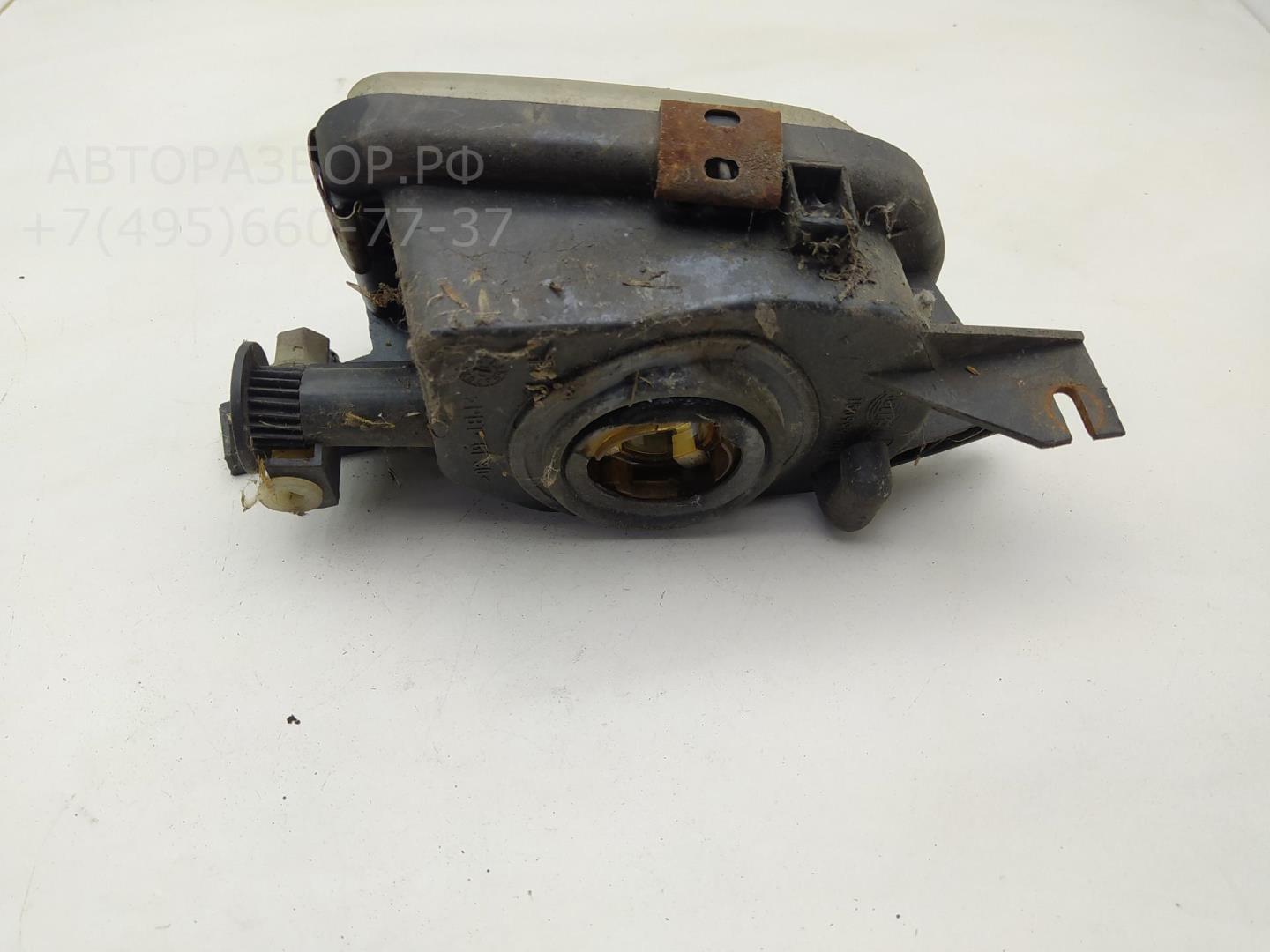 Фара противотуманная левая