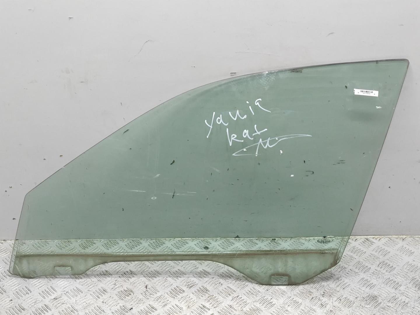 Стекло двери передней левой