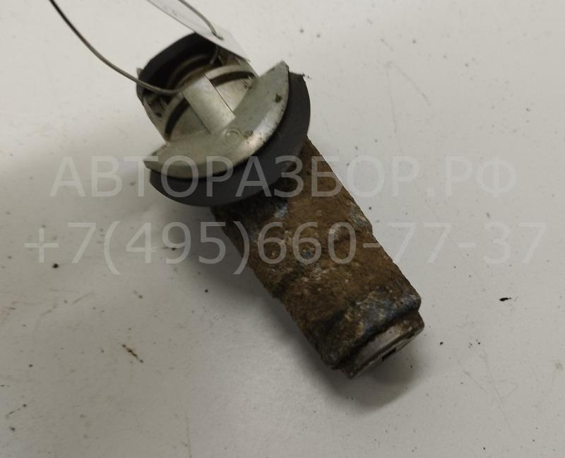 Вставка замка багажника