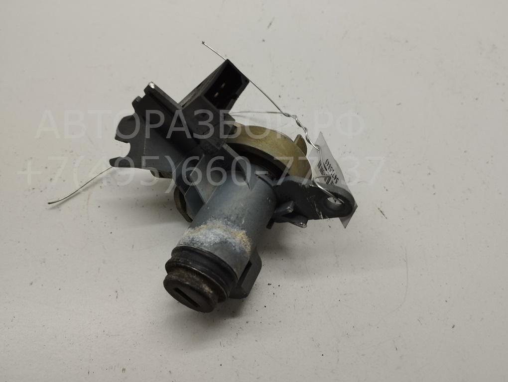 Вставка замка багажника