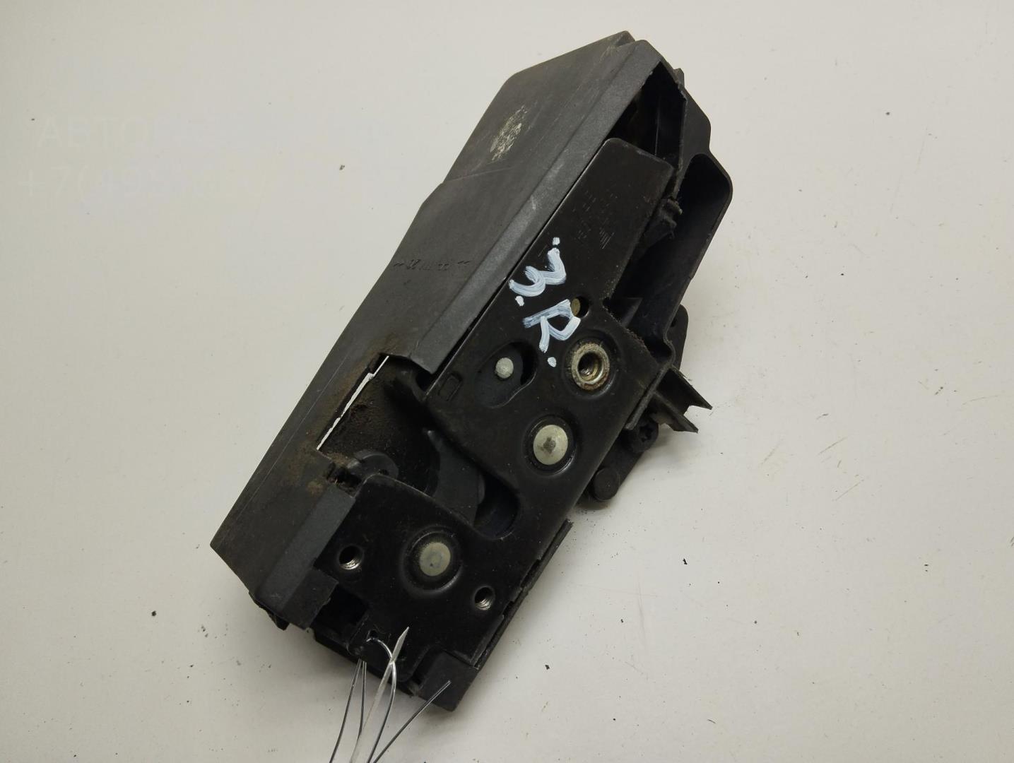 Замок двери задней правой