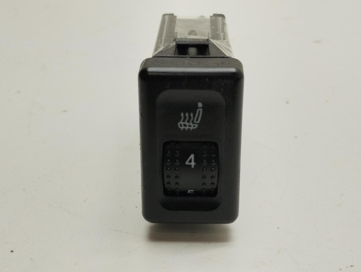 Кнопка обогрева сидений