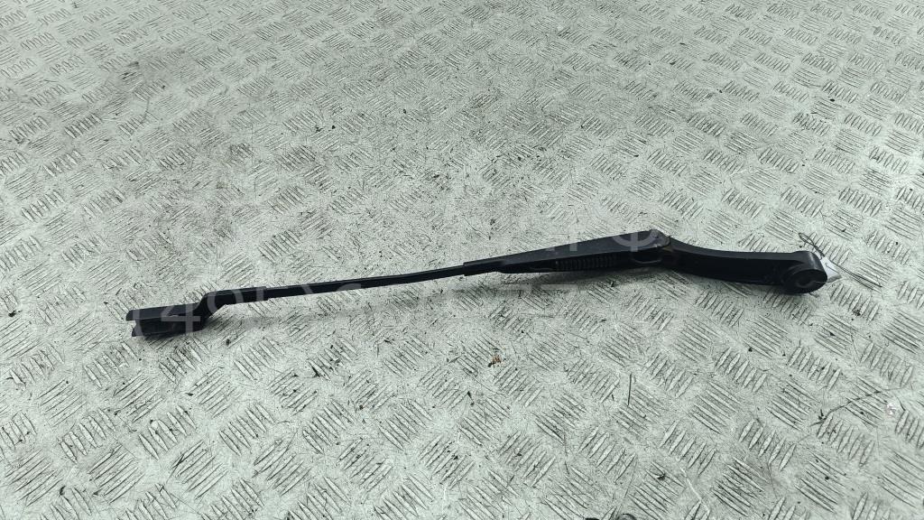 Поводок стеклоочистителя передний левый