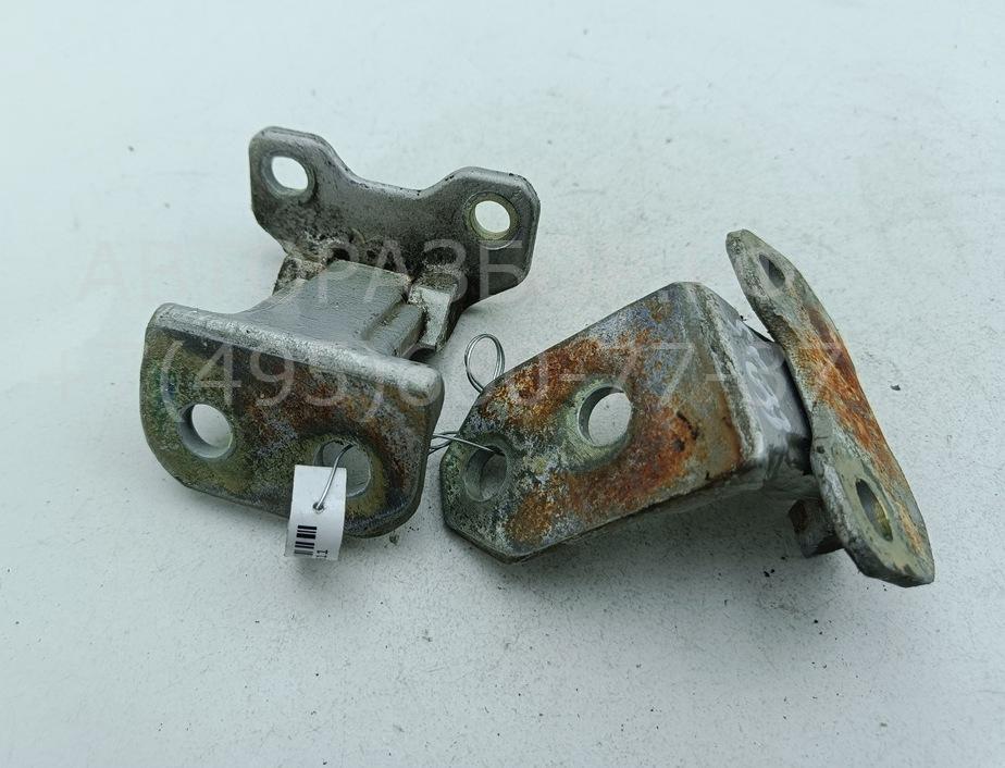 Петля двери