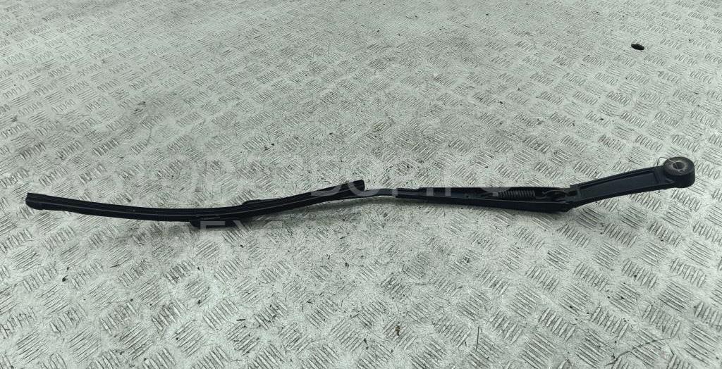 Поводок стеклоочистителя передний правый