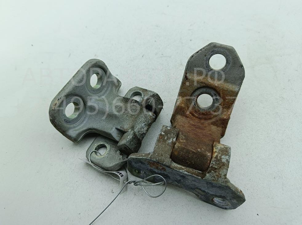 Петля двери