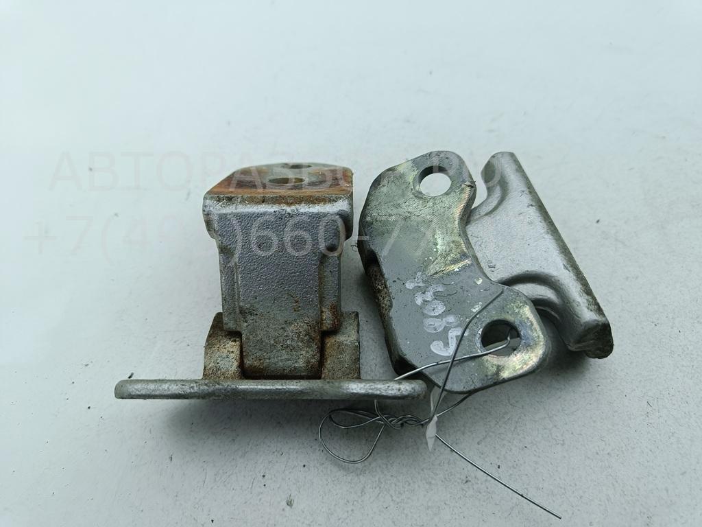 Петля двери