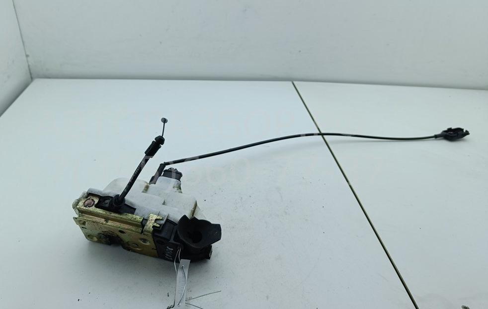 Замок двери передней левой