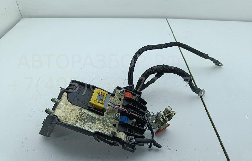 Клемма аккумулятора +