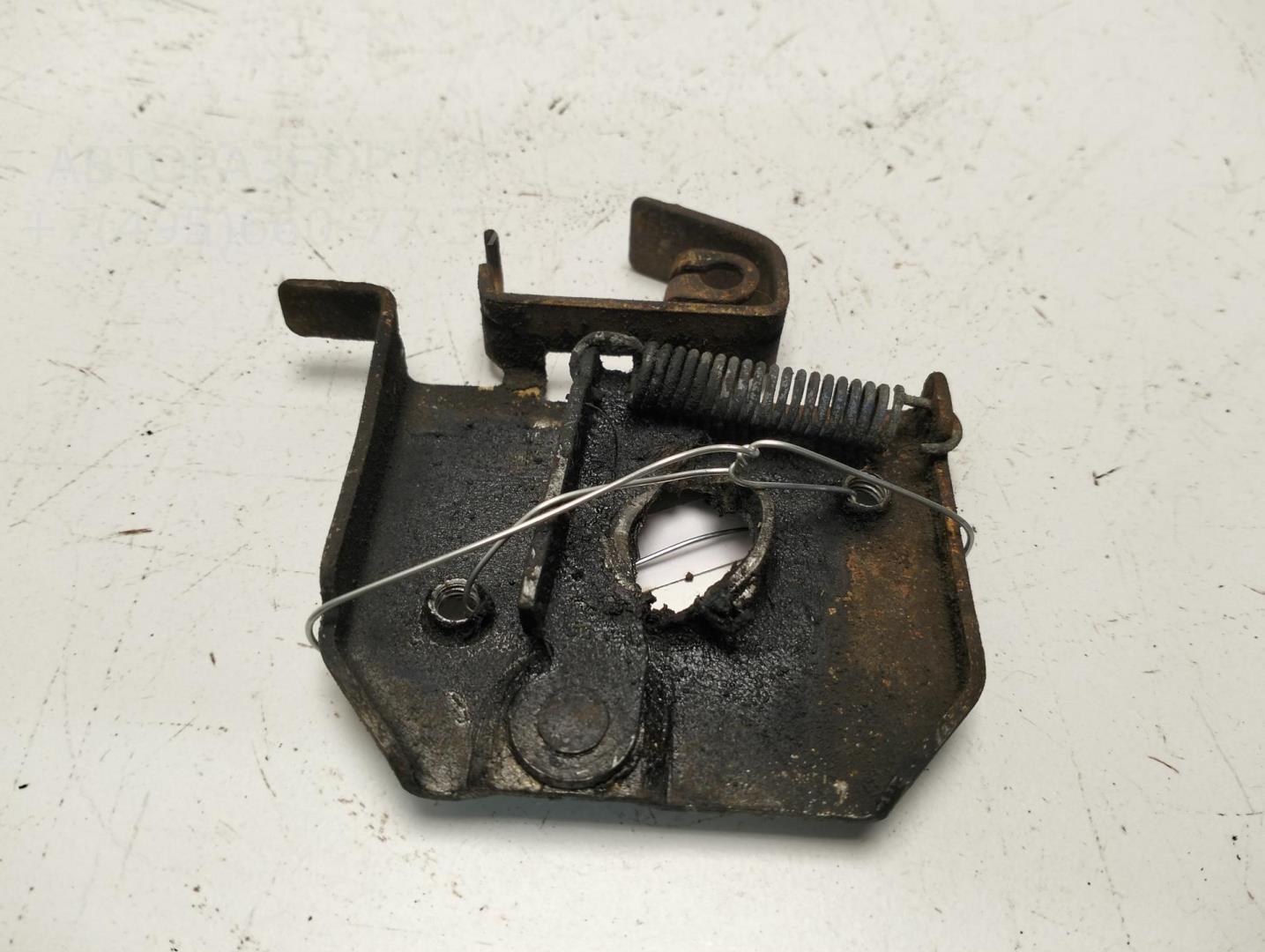 Замок капота