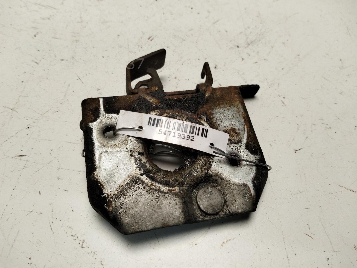 Замок капота