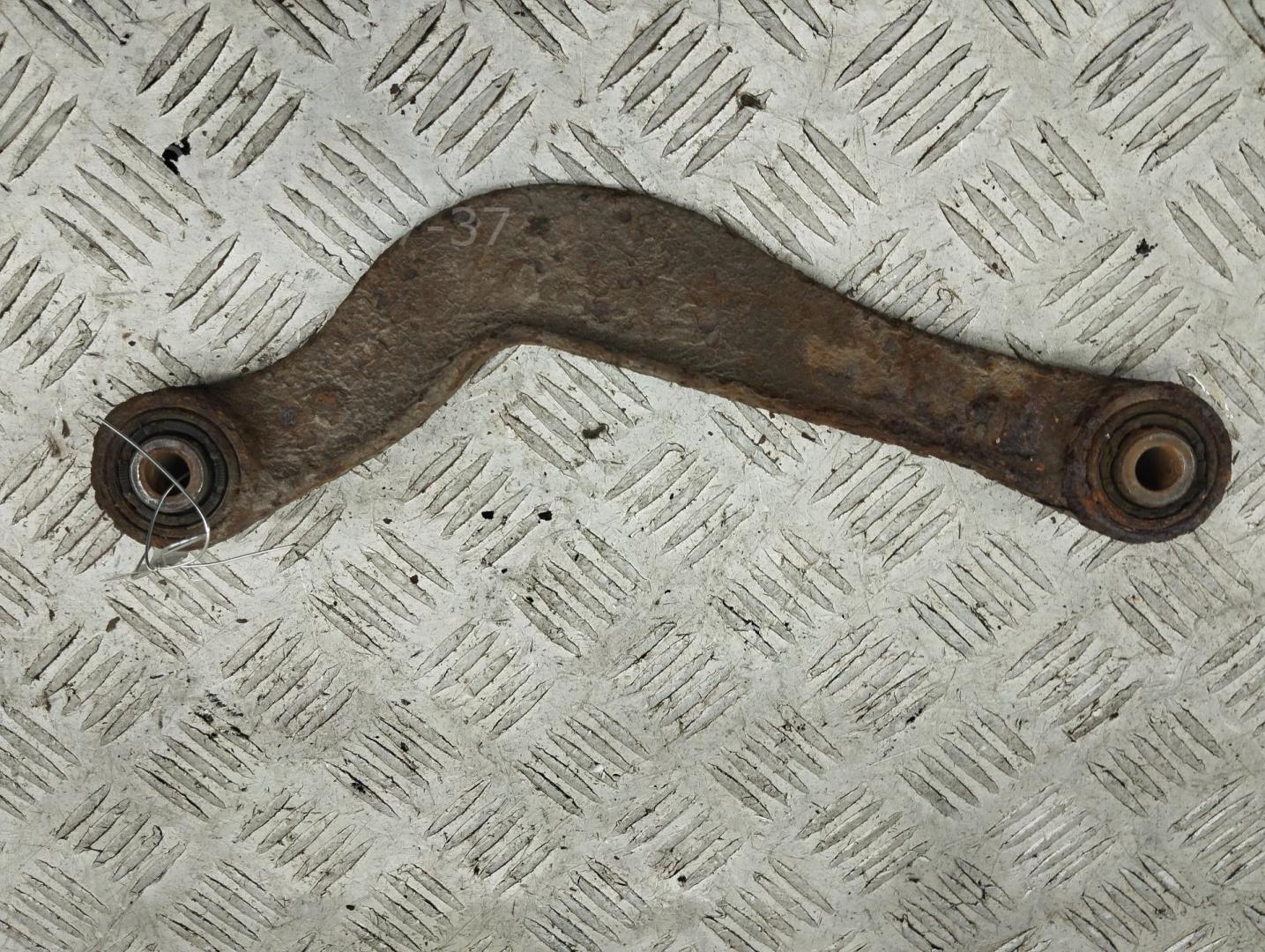 Рычаг задний правый