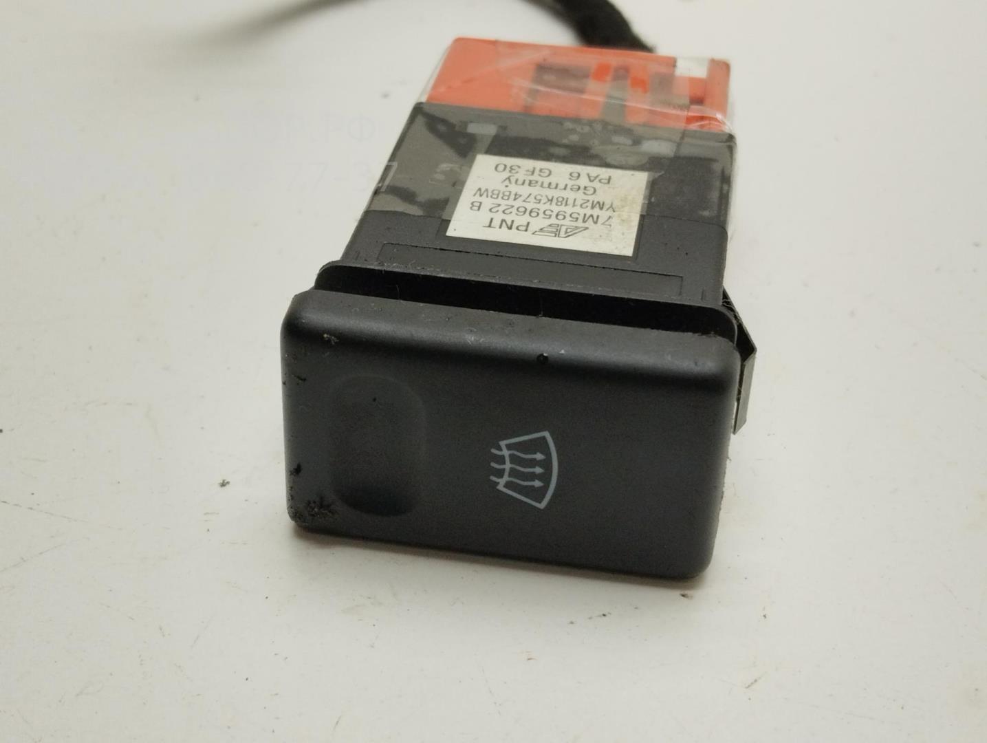 Кнопка обогрева переднего стекла