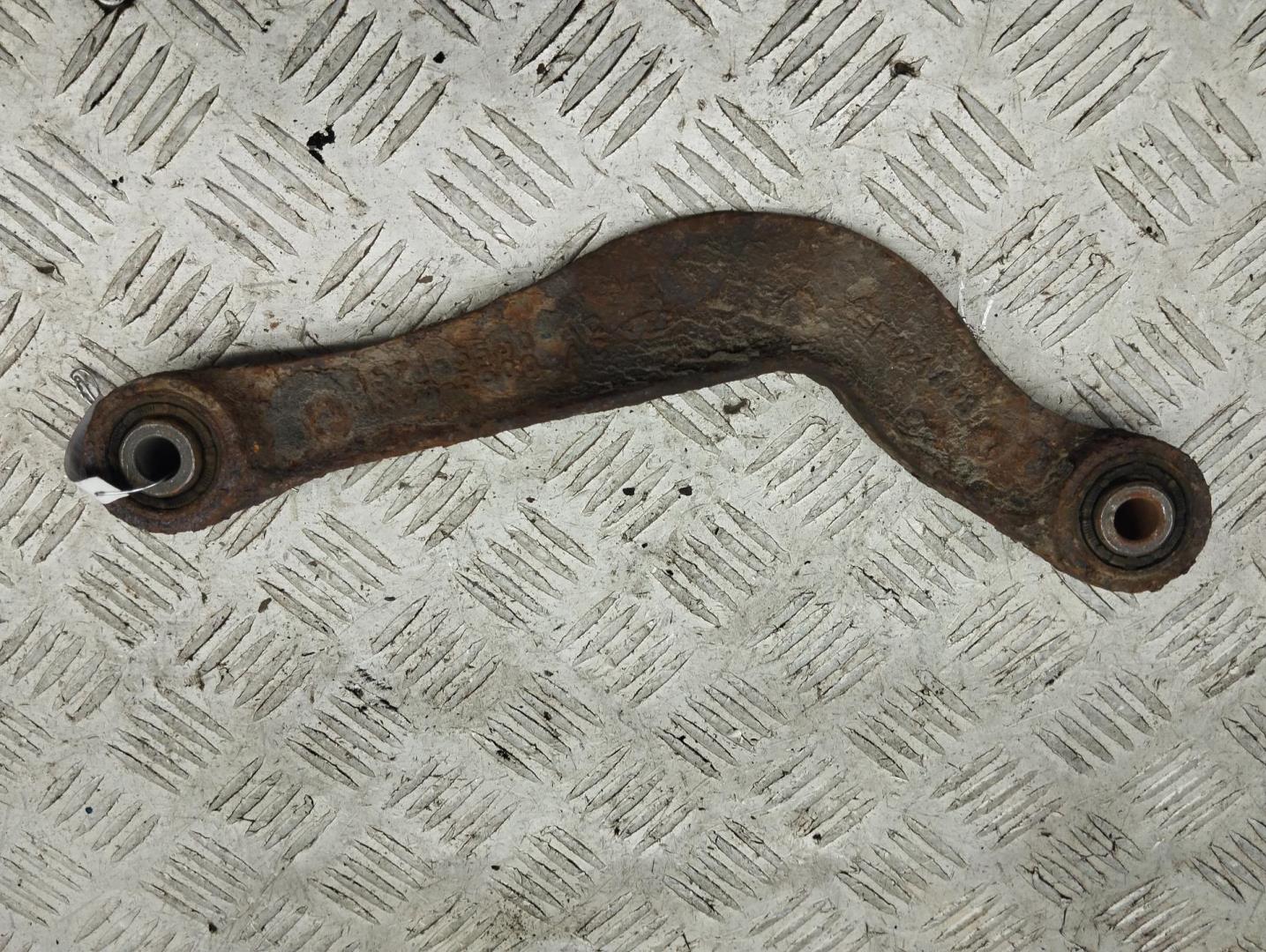 Рычаг задний левый