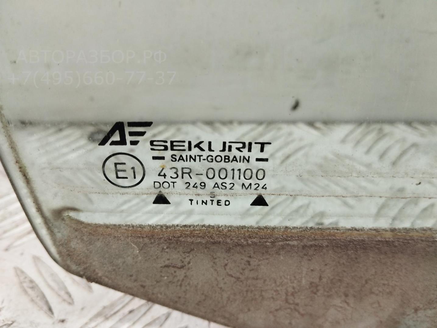 Стекло двери передней правой