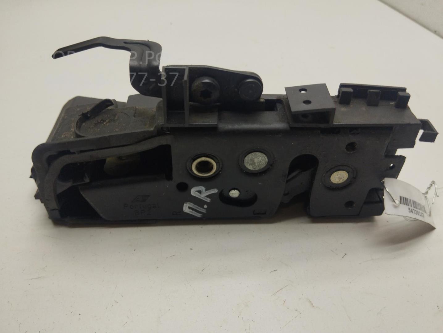 Замок двери передней правой