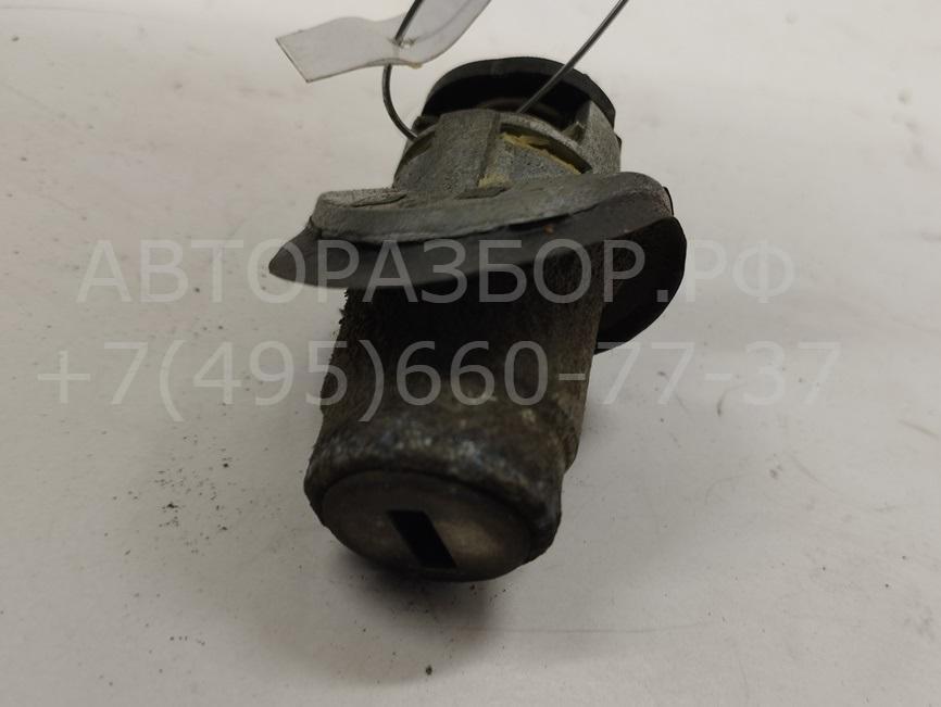 Вставка замка багажника