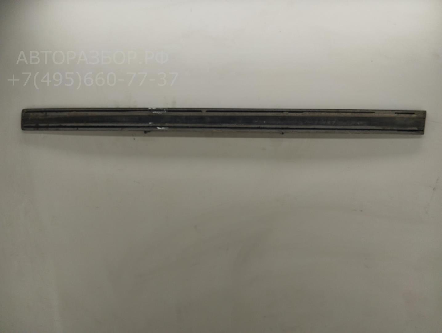 Молдинг двери передней левой