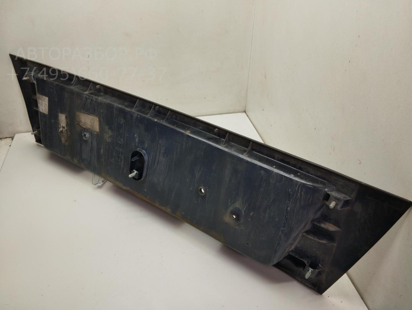 Накладка крышки багажника