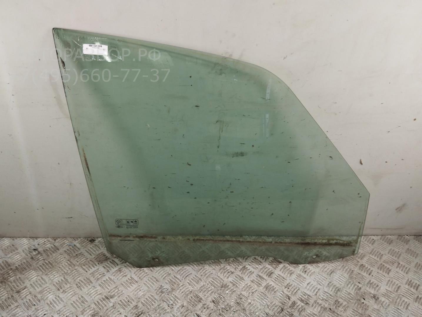 Стекло двери передней правой