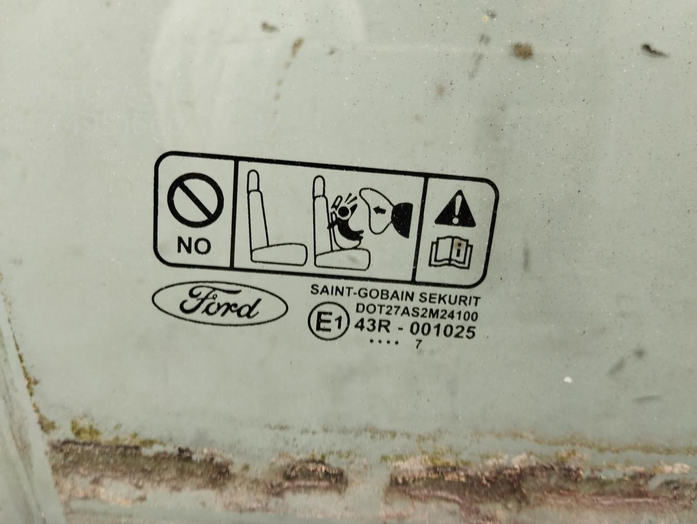 Стекло двери передней правой