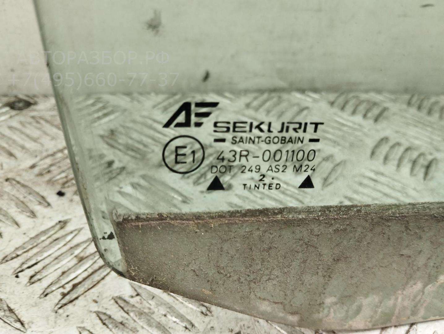 Стекло двери передней правой