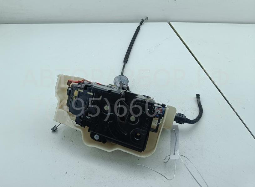 Замок двери передней левой