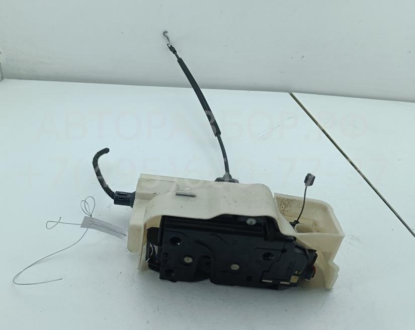 Замок двери передней левой