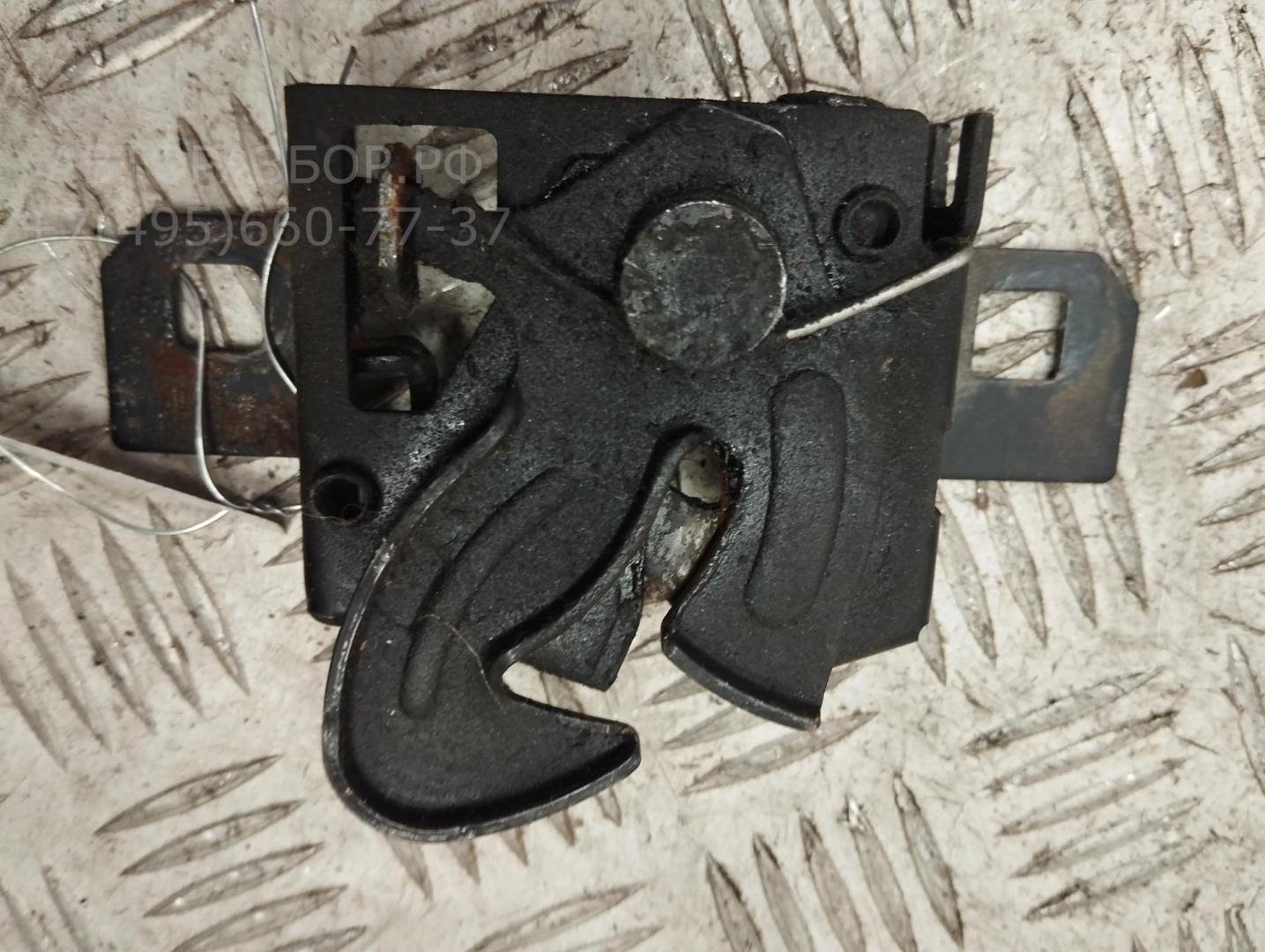 Замок капота