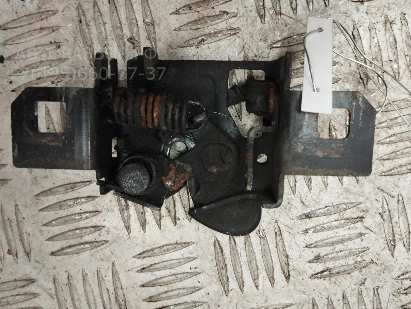 Замок капота