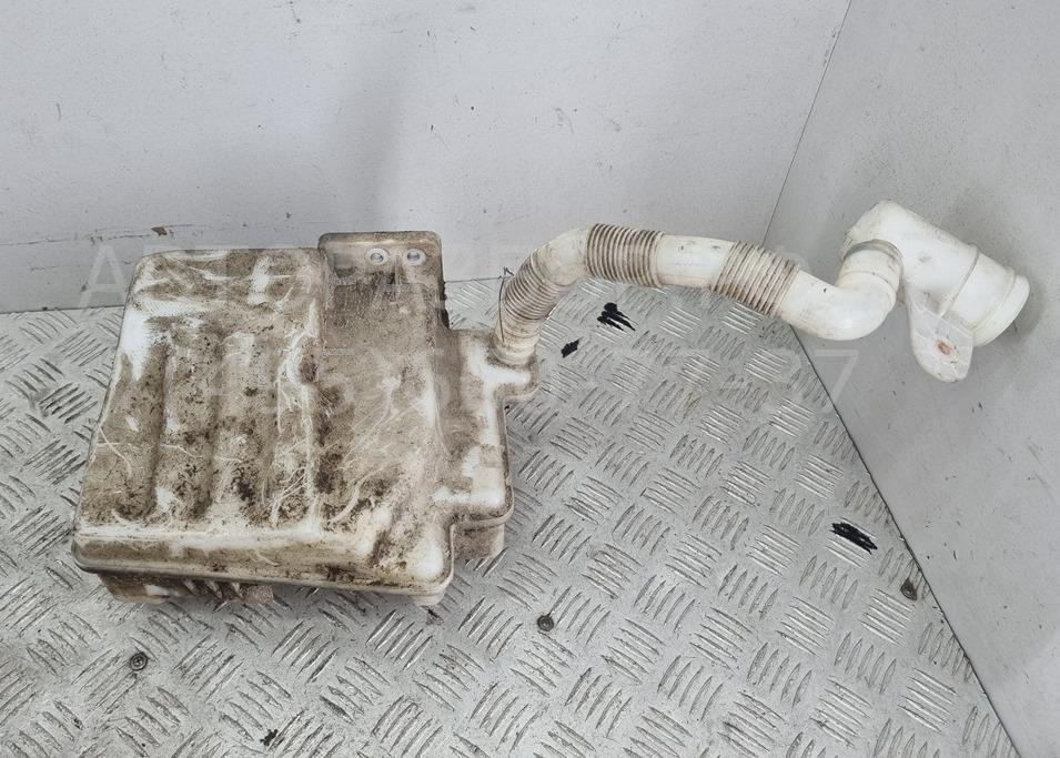 Бачок омывателя лобового стекла