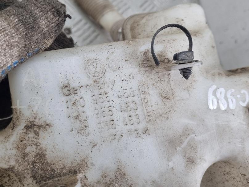 Бачок омывателя лобового стекла