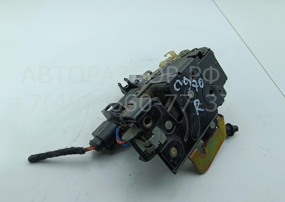 Замок двери передней правой