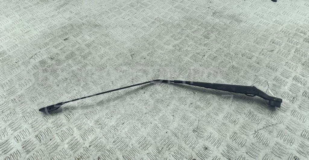 Поводок стеклоочистителя передний правый