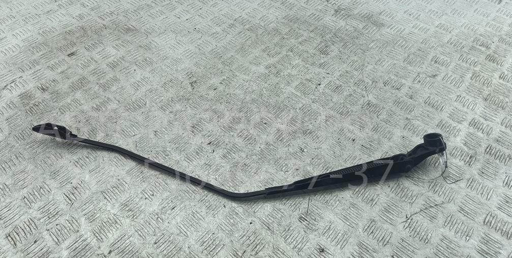 Поводок стеклоочистителя передний правый