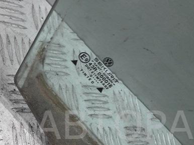 Стекло двери передней правой