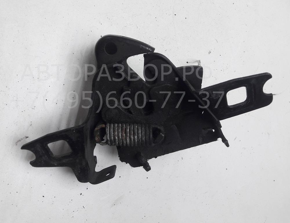 Замок капота