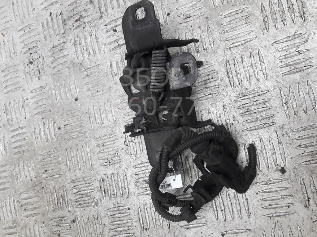 Замок капота