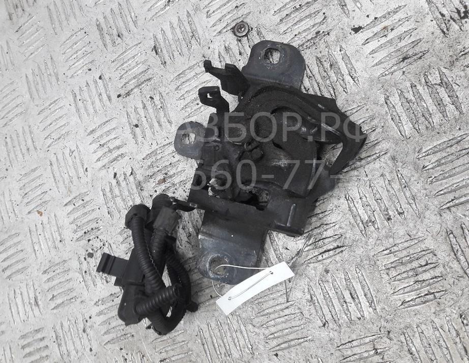 Замок капота