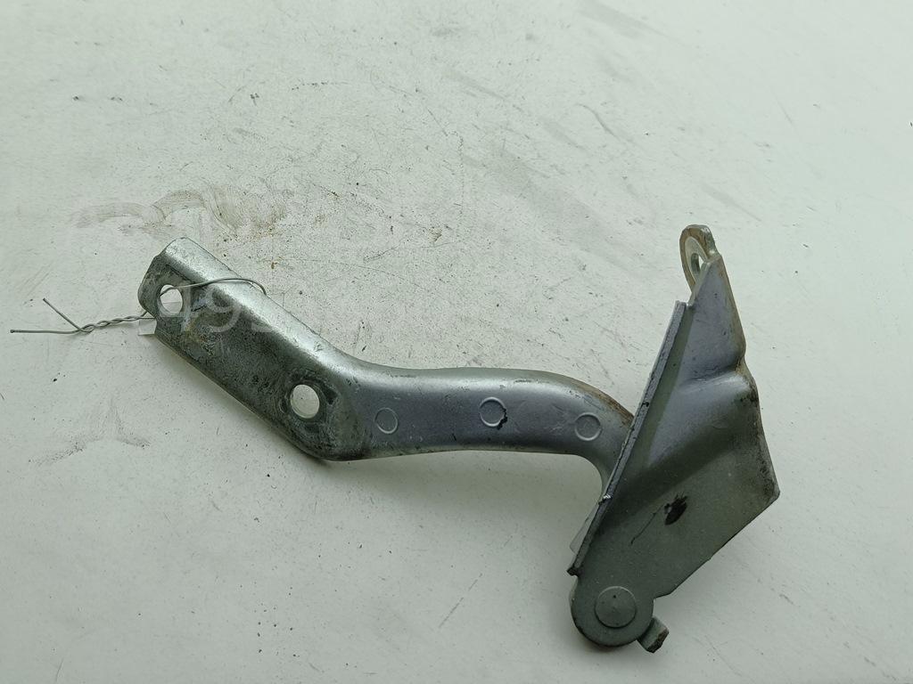 Петля капота правая